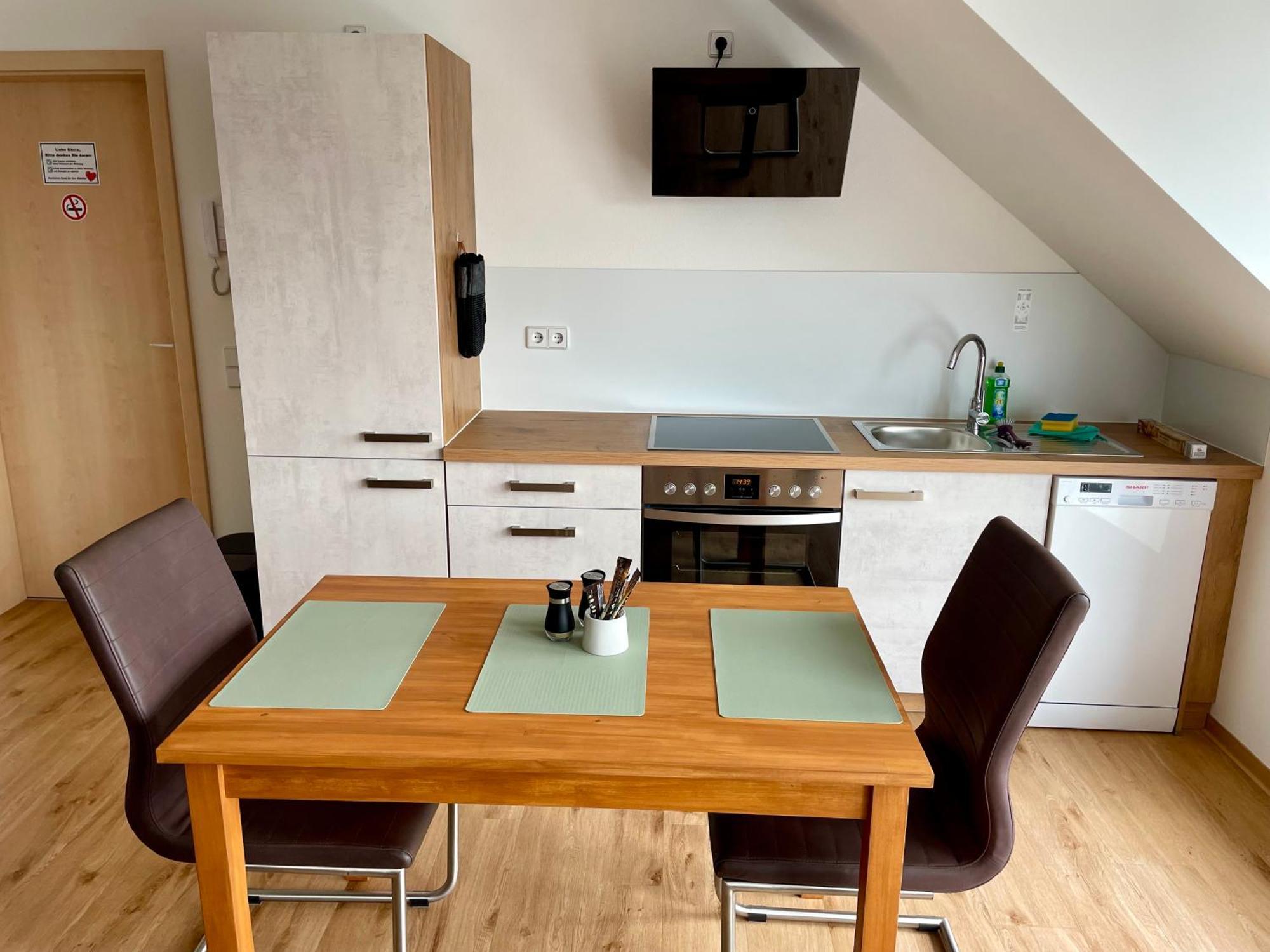 Stadtoase Geraeumige Gaestewohnungen Mit Balkon, Komfort, Modernitaet Und Ruhe, Fuer Monteure Geeignet, Free Wifi Frankenberg Exterior foto